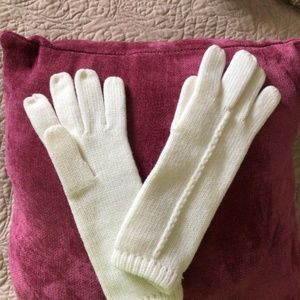 Lovely Cream Colored gloves